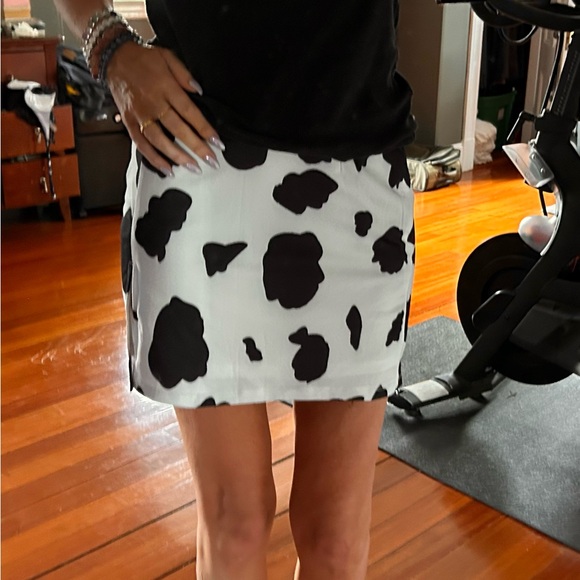 Cow print skirt with small slit - Picture 9 of 9